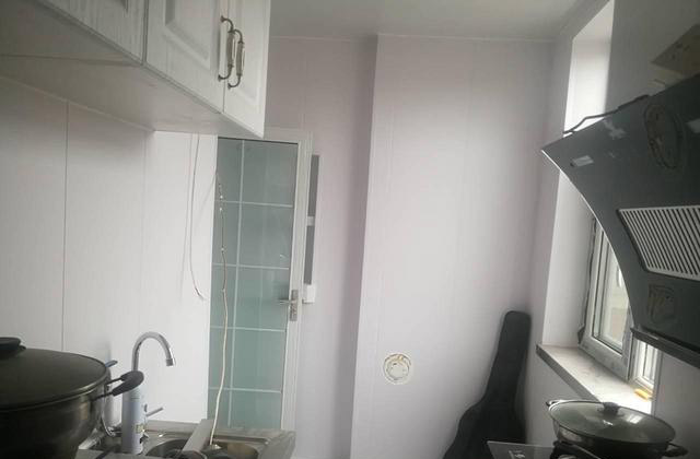 房东出租八大湖小区南京路小学旁主卧+厨房的准套一房(个人) 房东出租八大湖小区南京路小学旁主卧+厨房的准套一房(个人)