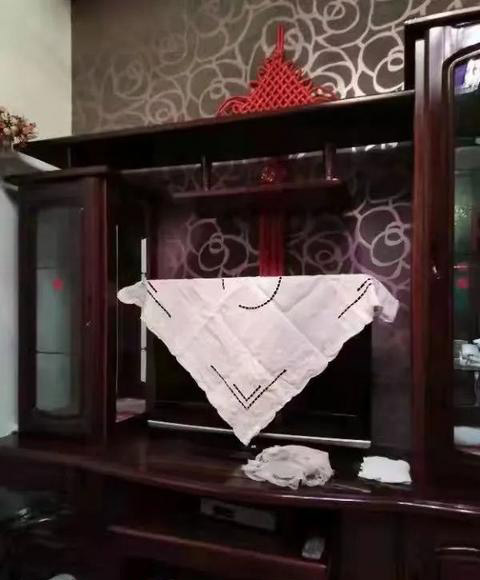 上四方小区 套一厅精装 南北向 拎包住 3楼 2万年 初次租 上四方小区 套一厅精装 南北向 拎包住 3楼 2万年 初次租