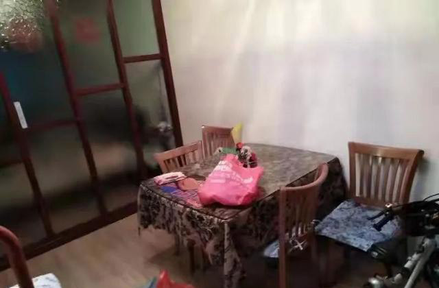 上四方小区 套一厅精装 南北向 拎包住 3楼 2万年 初次租 上四方小区 套一厅精装 南北向 拎包住 3楼 2万年 初次租