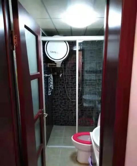 上四方小区 套一厅精装 南北向 拎包住 3楼 2万年 初次租 上四方小区 套一厅精装 南北向 拎包住 3楼 2万年 初次租