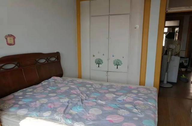 建安小区 3房1厅 家电齐全 地铁口 2200元出租 建安小区 3房1厅 家电齐全 地铁口 2200元出租