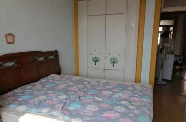 建安小区 3房1厅 家电齐全 地铁口 2200元出租 建安小区 3房1厅 家电齐全 地铁口 2200元出租