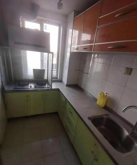 海云北山小区 套三厅装修 南北通 户型方正 海云北山小区 套三厅装修 南北通 户型方正